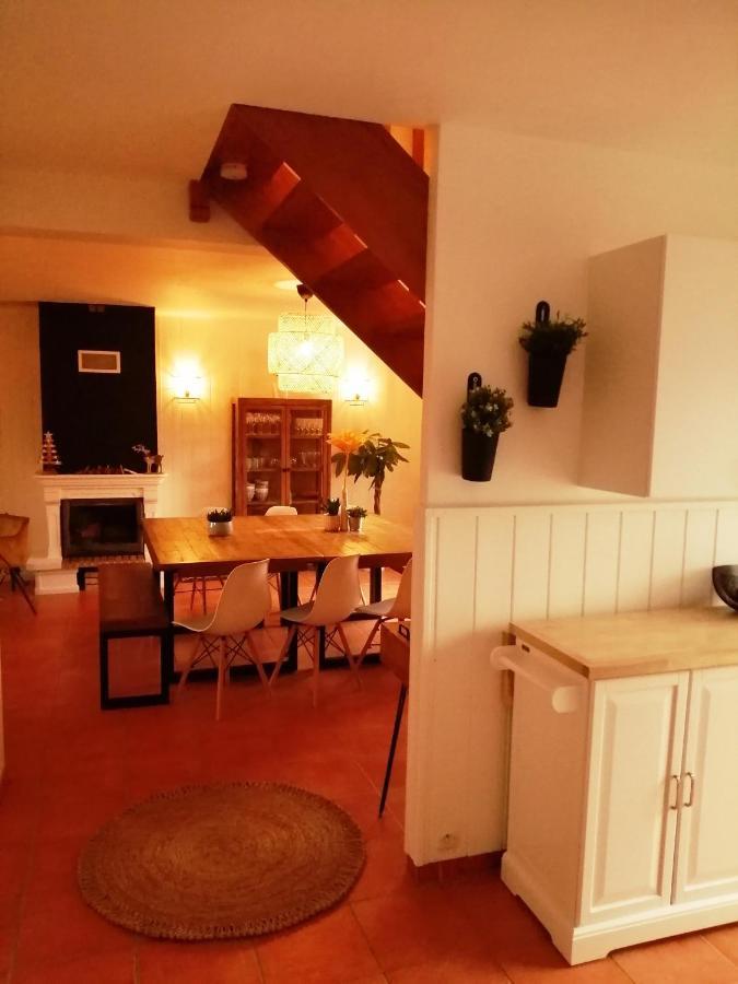Villa Bord De Avec Piscine Et Jacuzzi