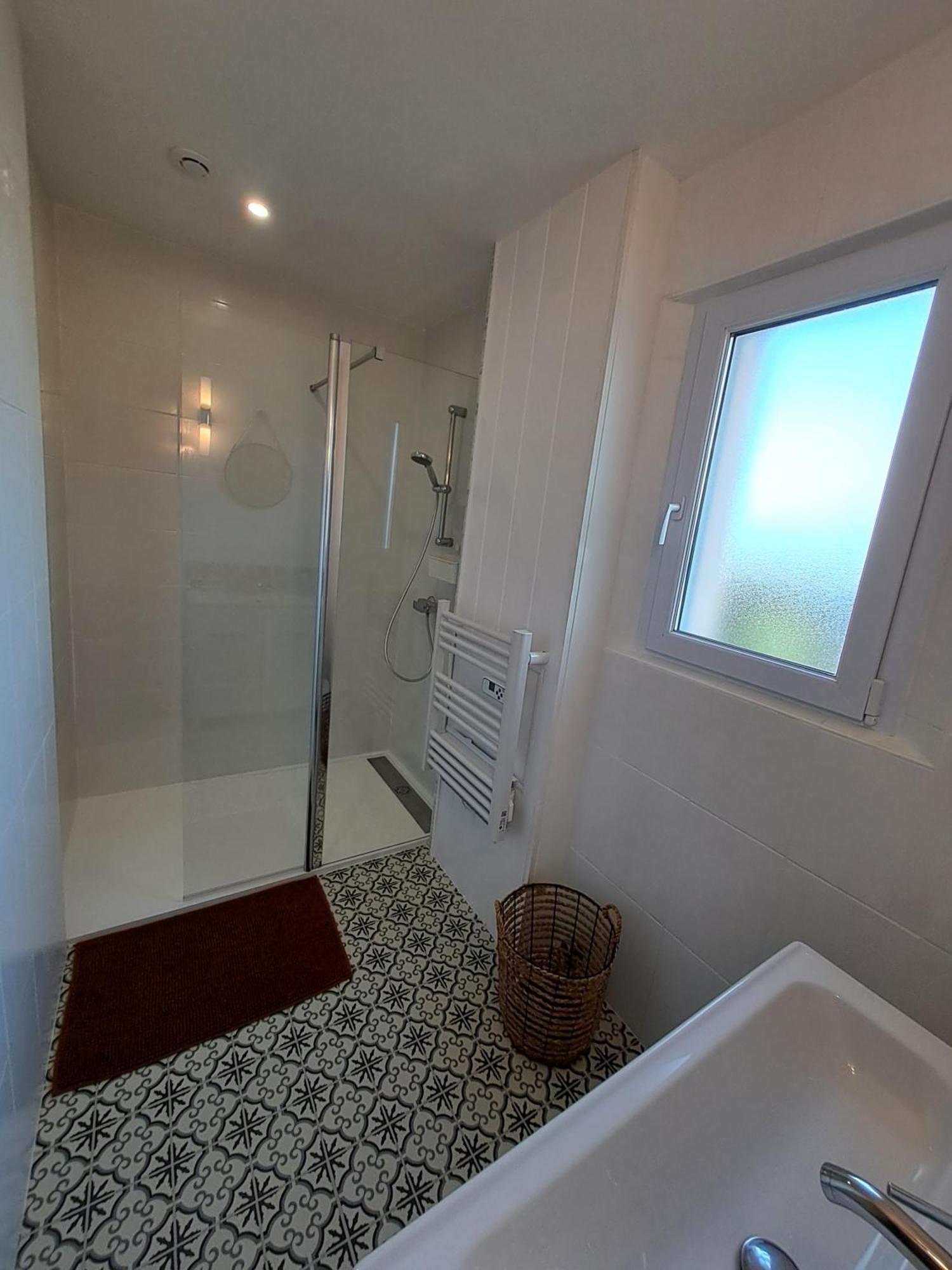 Bord De Avec Piscine Et Jacuzzi